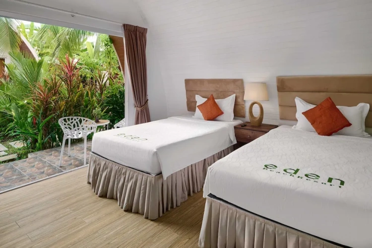 Twin Bungalow with balcony and with garden view