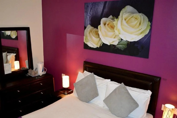 GO2 Gloucester Hotel by OYO