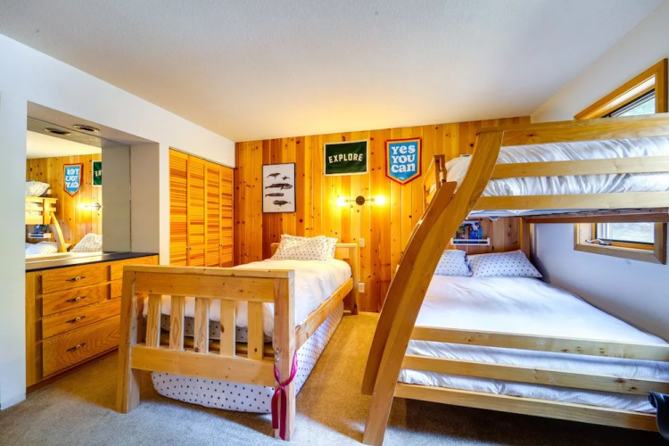 5 Mi to Donner Lake: Cabin w/ Deck + Pool Access!
