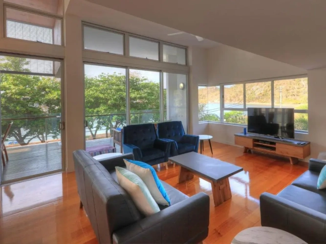 3 Bedrooms Apartment