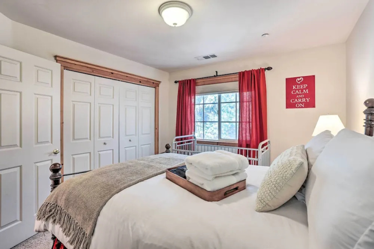 Spacious Lake Arrowhead Home w/ Putting Green