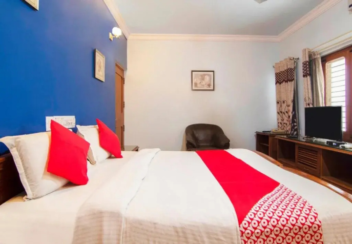 Eyrie Comforts BY OYO Rooms