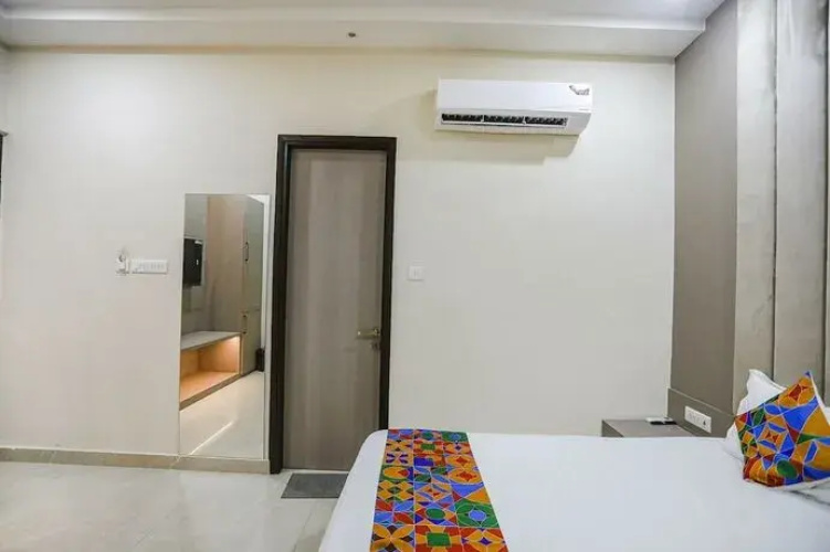 Fabhotel The Grand Suites