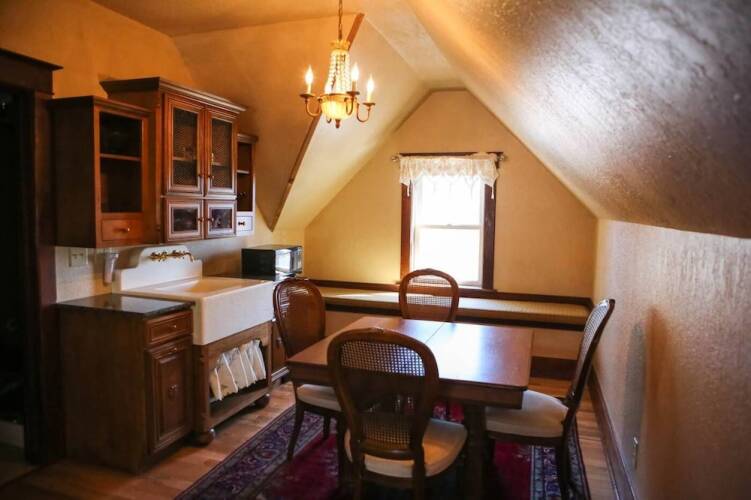 Bed & Breakfast on Broadway Over view