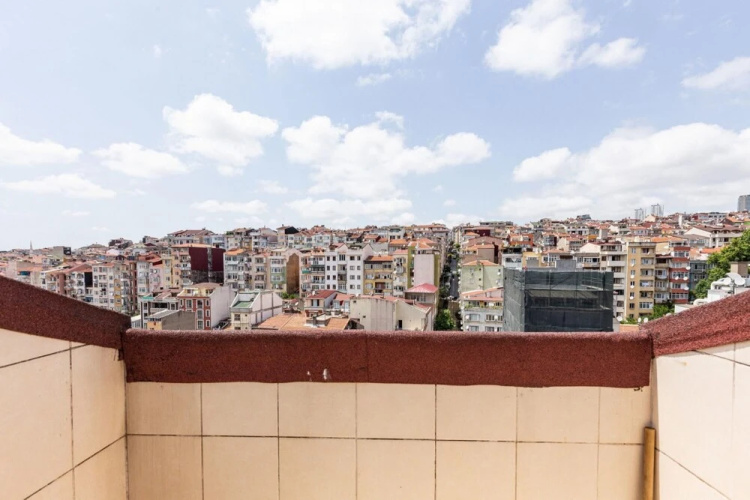 Central and Modern Flat With City View in Sisli