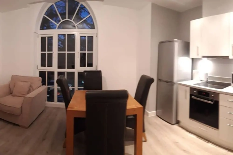 2 Bedrooms Apartment