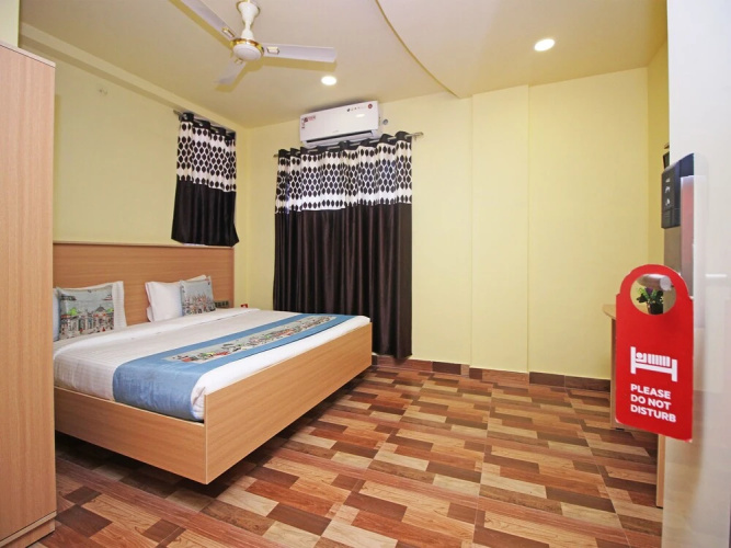 OYO 9563 Hotel RR Residency