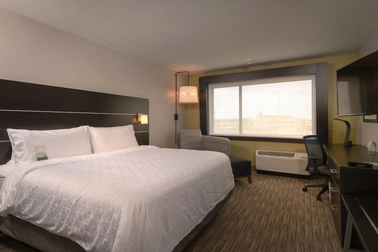 Holiday Inn Express & Suites Tulsa Downtown By Ihg
