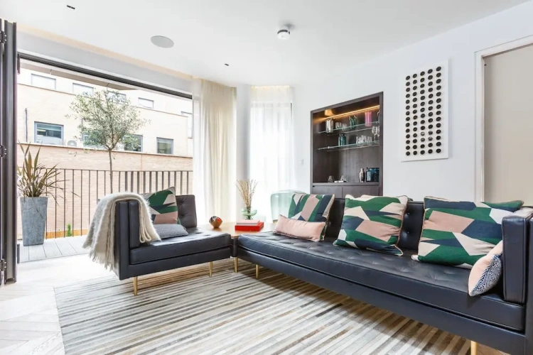 2 Bedrooms Apartment