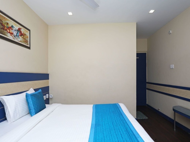 OYO 10284 Hotel Transit