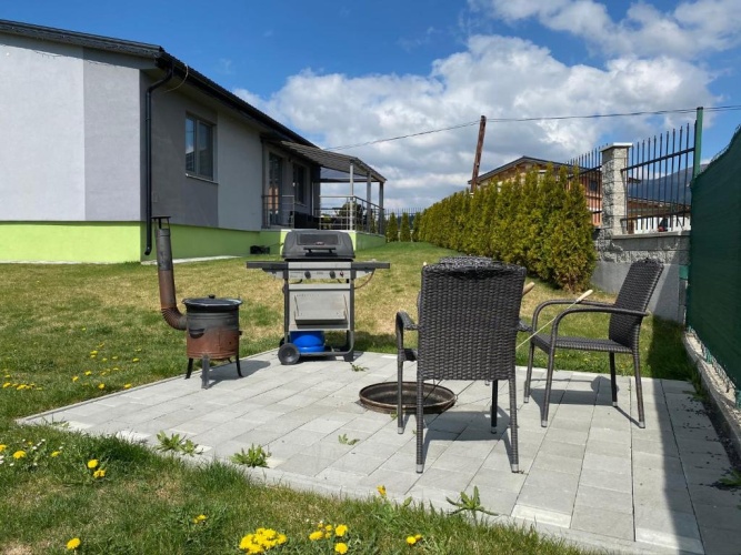 3 Bedrooms Apartment