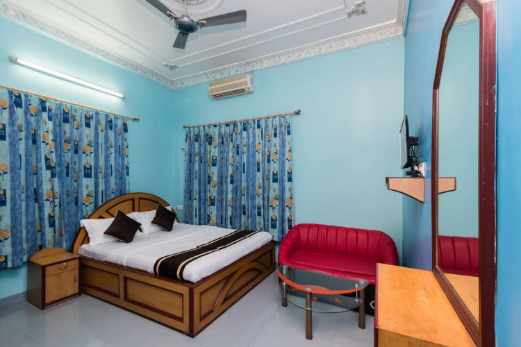 Landmark AB Block Hotel By OYO Rooms