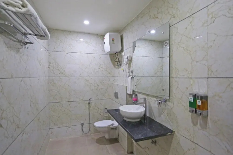 Hotel Decent Suites