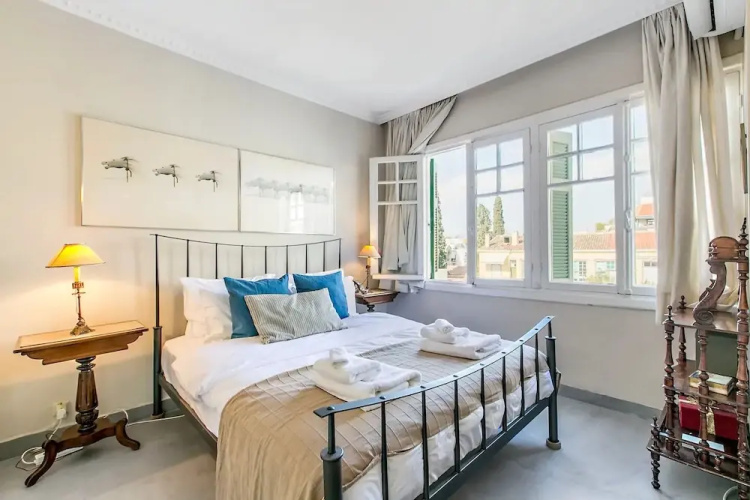 Spacious Apartment in Plaka Athens A3