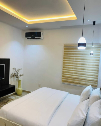 Crestwood Hotel And Suites
