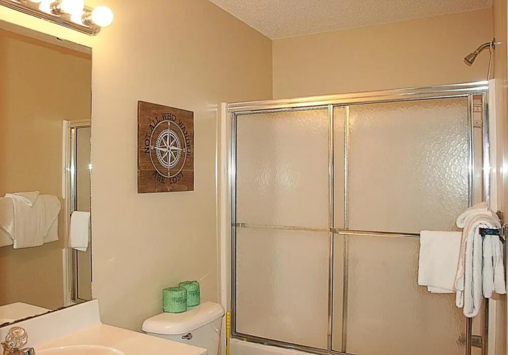 1107m 1 Bedroom Condo by Redawning