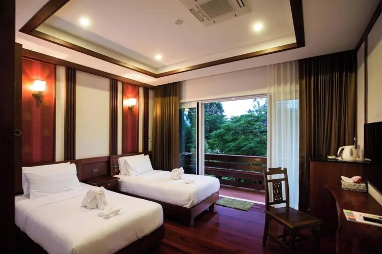 Deluxe Twin room with balcony