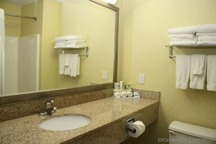 Holiday Inn Express Winfield