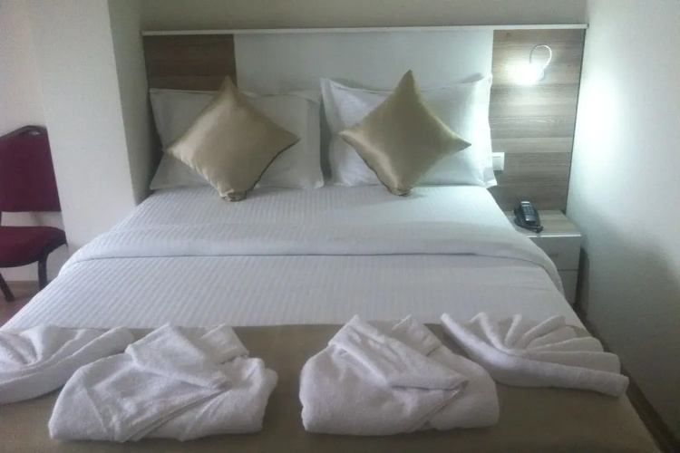 Bayrambey Otel