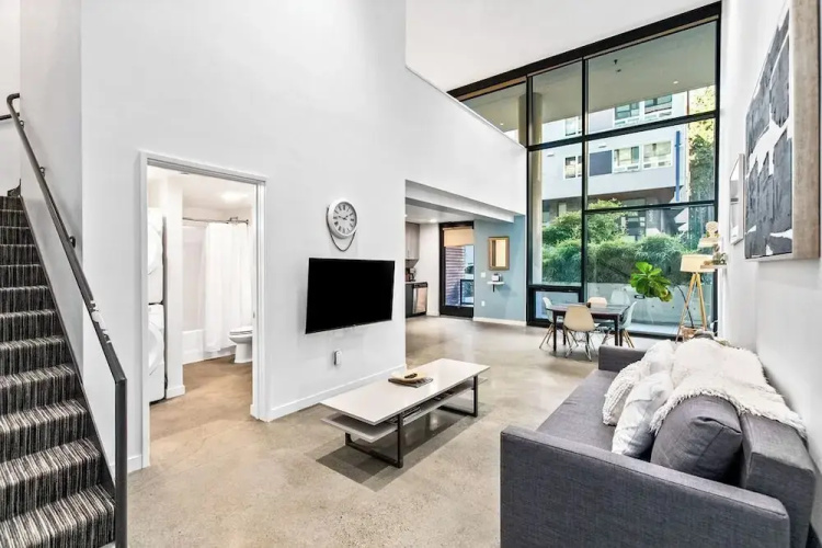 Open Loft in Redmond Core - 92 Walkscore