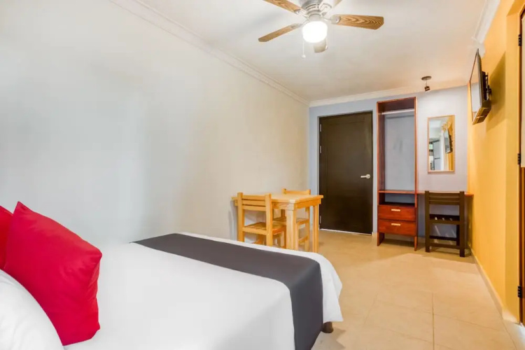 Hotel Arco Maya
