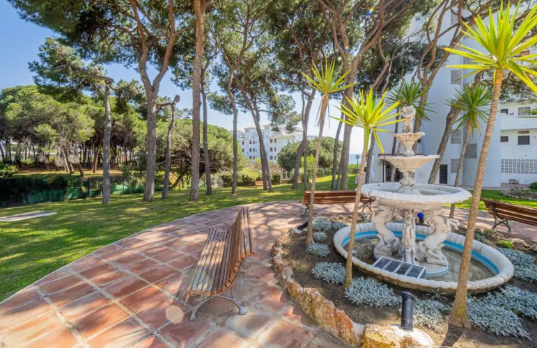 Cubo's Calahonda Beachfront