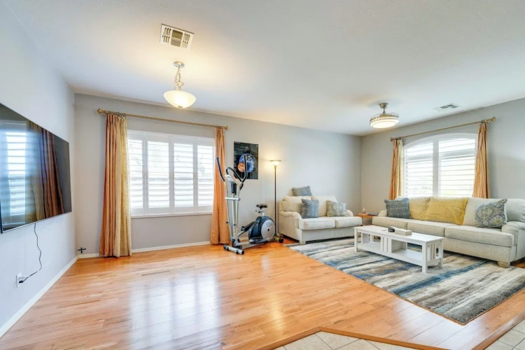 4 Bedrooms Cottage