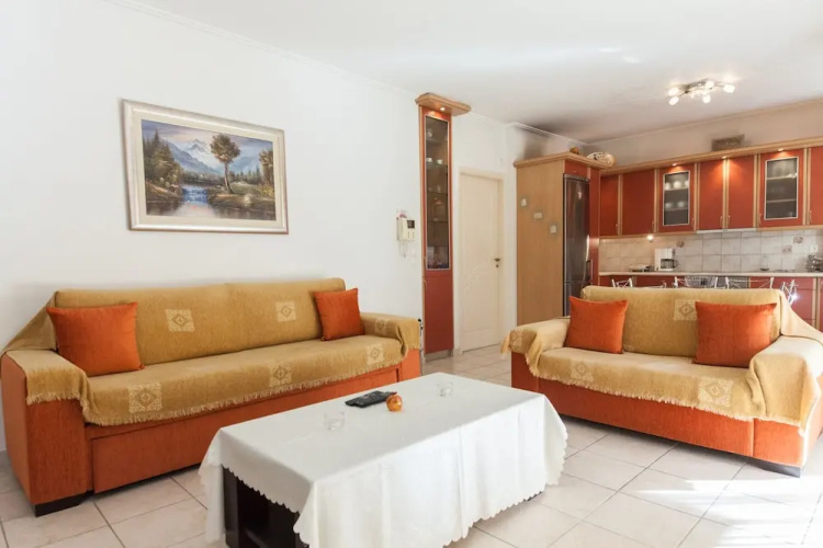 Scenic Balcony Apt in Vibrant Petralona