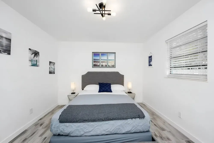 Luna Beach House in Hollywood