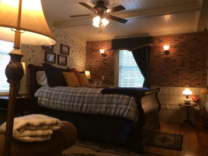 Lee Farm Inn