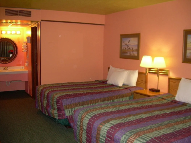 83 Motel