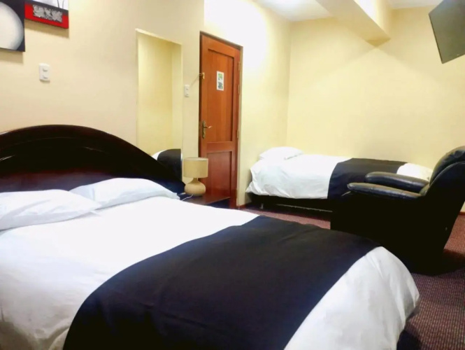 Hotel B & V