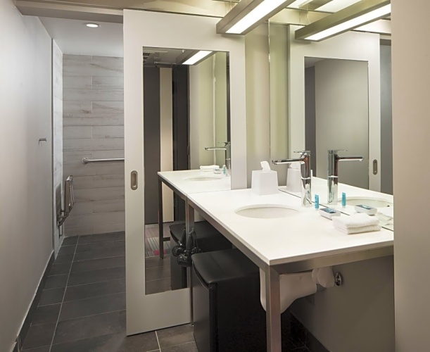 Quadruple Suite with city view