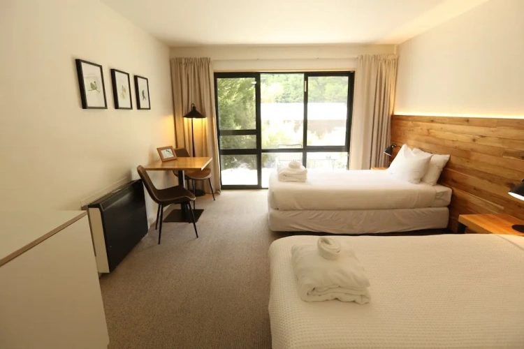 1 Bedroom Deluxe Double room with mountain view