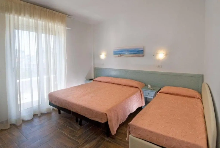 Standard Triple room