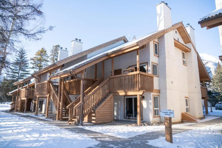 Banff Rocky Mountain Resort - バンフ