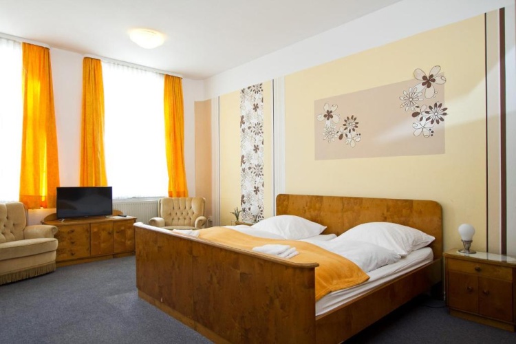 Standard Triple room