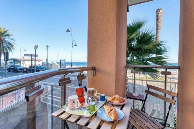Family Apartment with balcony and with sea view