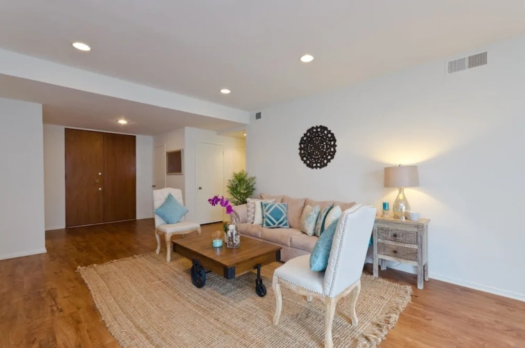 2 Bedrooms Apartment