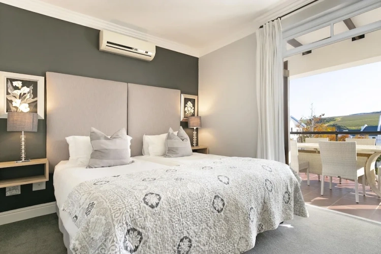 3 Bedrooms Cottage with balcony