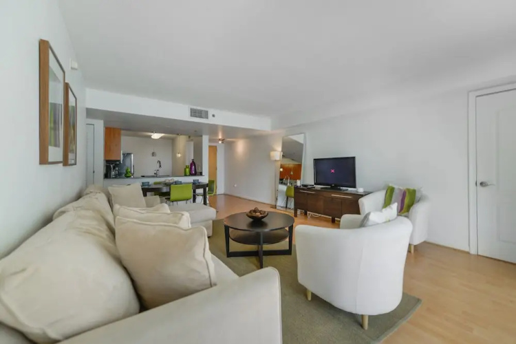 Stunning Condo on 31st Floor