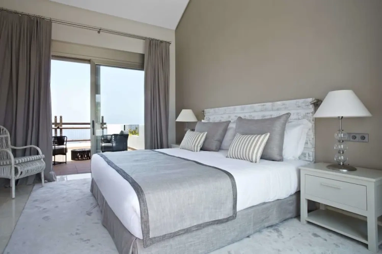 2 Bedrooms Suite with ocean view