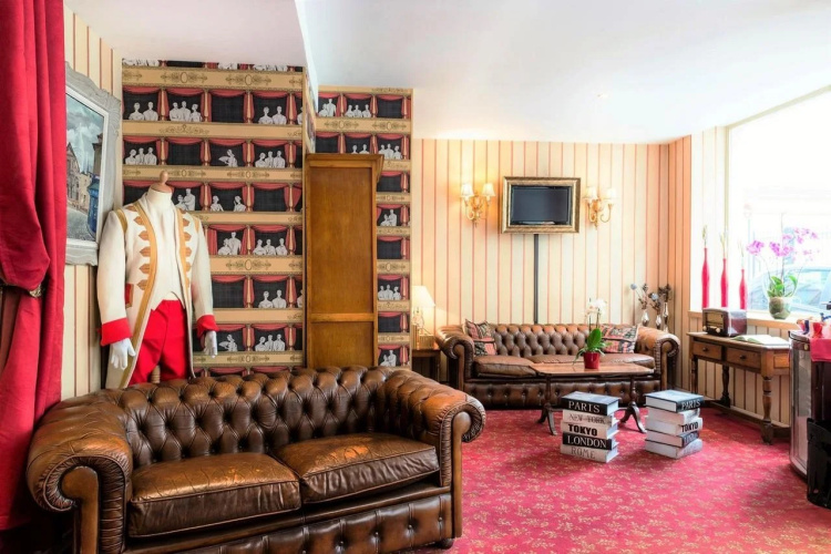 Hotel du Théâtre by Patrick Hayat