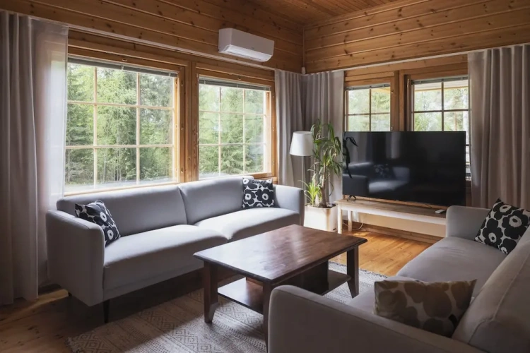 3 Bedrooms Family Cottage beachfront
