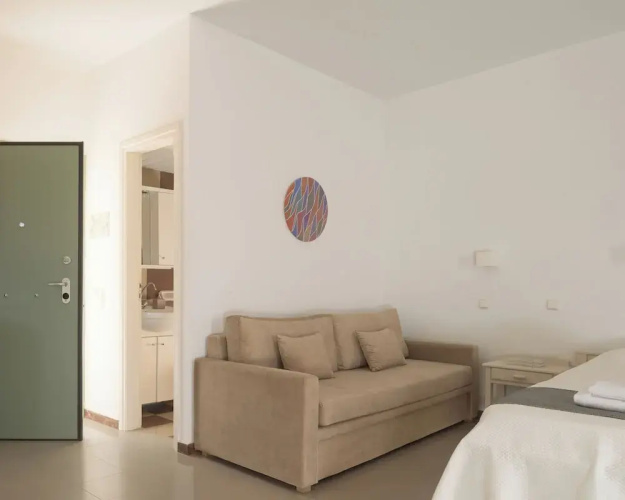 Reina Apartments