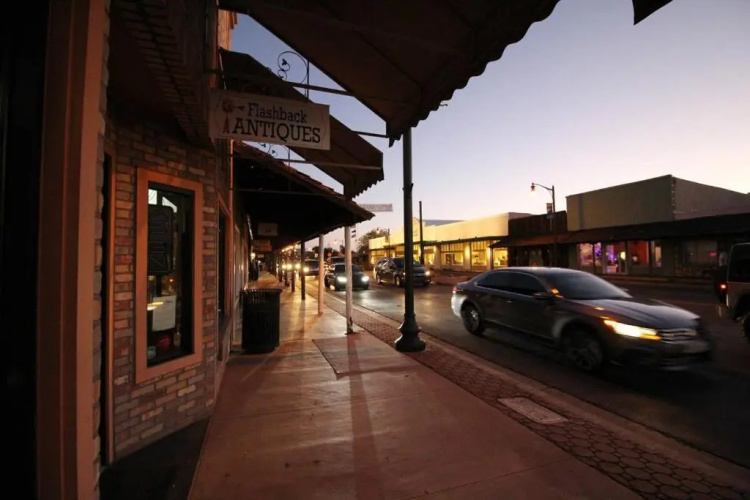 Cozy Gilbert Condo Walking Distance to Downtown!