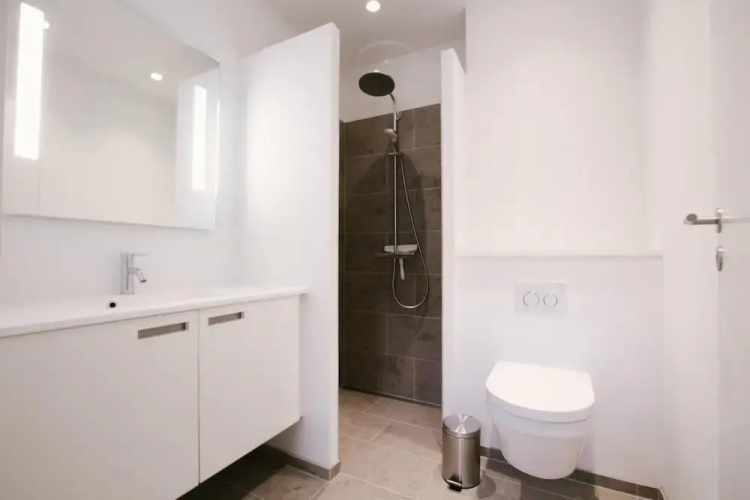 Townhouse Studio w Large Private Balcony