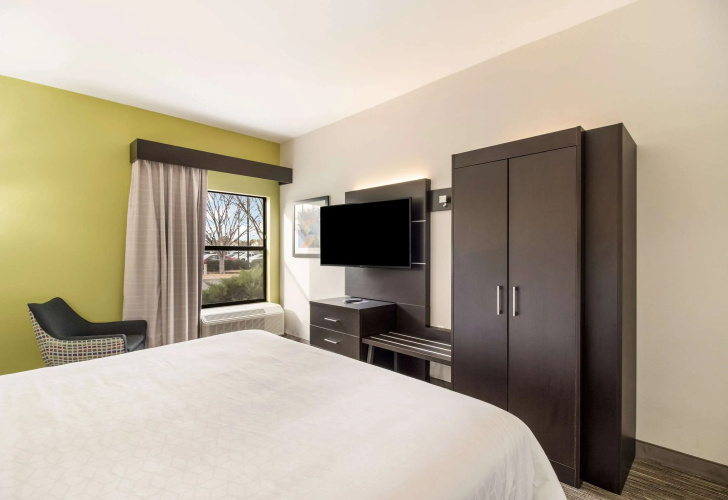 Clarion Pointe New Bern