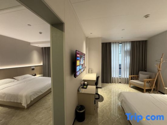 Deluxe Family Suite