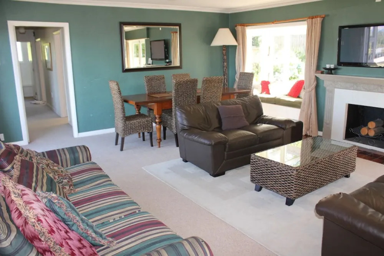 86 Conical Hill Road